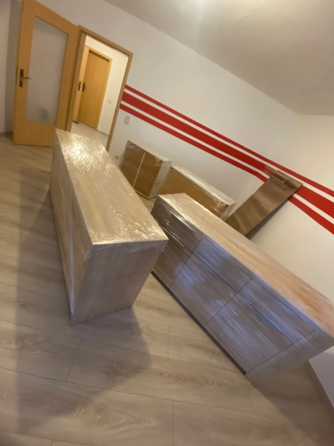 Foliegeschützte Möbel in einer Wohnung
